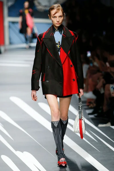 Look 12